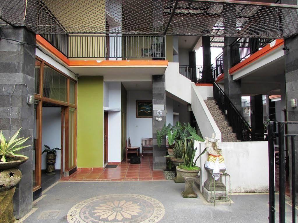 Seruni Guest House Denpasar Exteriör bild