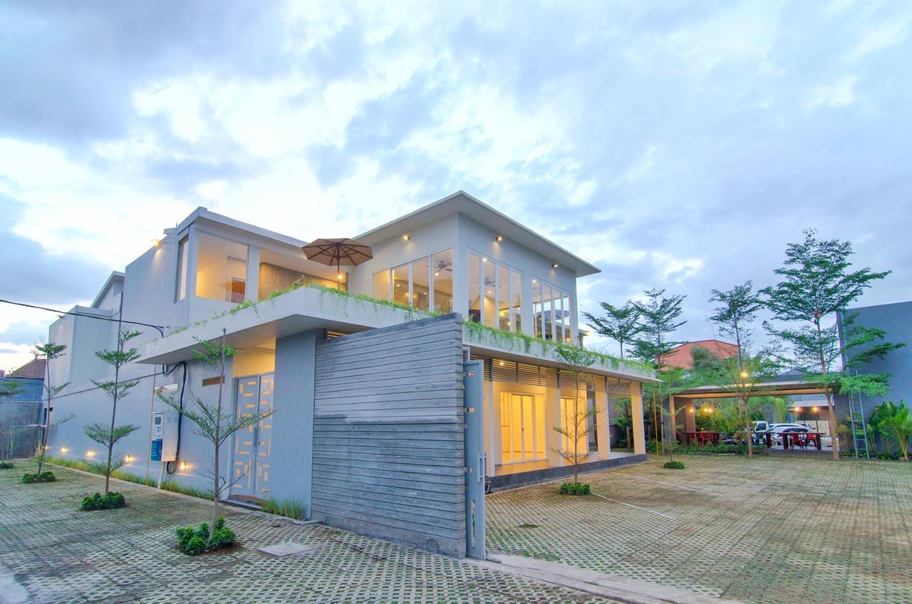 Seruni Guest House Denpasar Exteriör bild